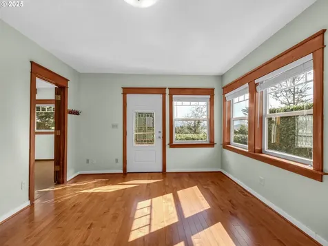 412 Chinook Avenue Astoria OR 97103