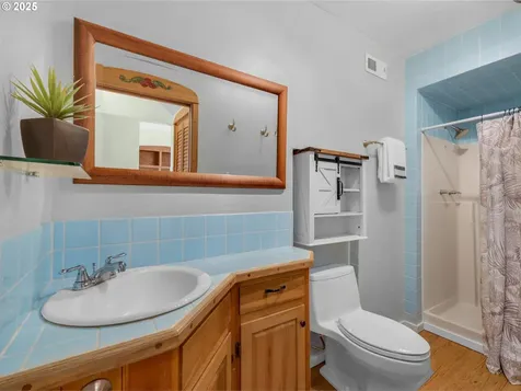 412 Chinook Avenue Astoria OR 97103