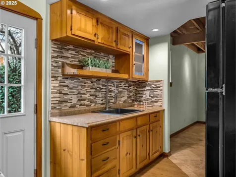 412 Chinook Avenue Astoria OR 97103