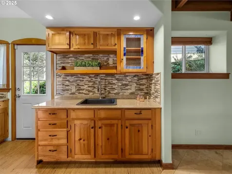 412 Chinook Avenue Astoria OR 97103