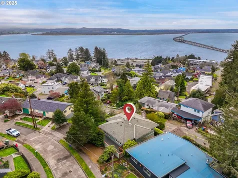 412 Chinook Avenue Astoria OR 97103