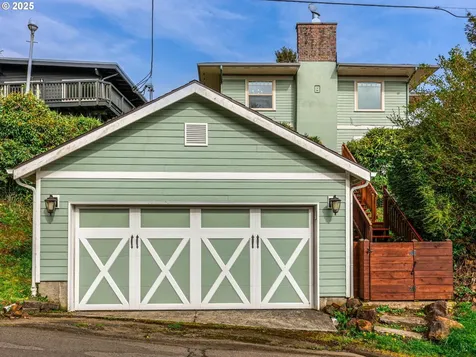 412 Chinook Avenue Astoria OR 97103