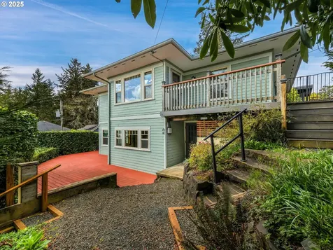 412 Chinook Avenue Astoria OR 97103