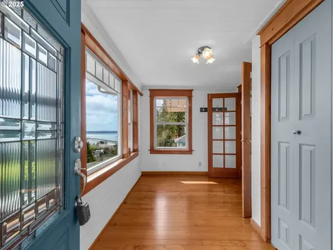 412 Chinook Avenue Astoria OR 97103