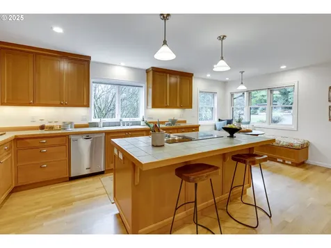 1025 SW Coronado Street Portland OR 97219