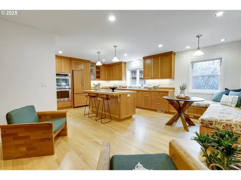 1025 SW Coronado Street Portland OR 97219