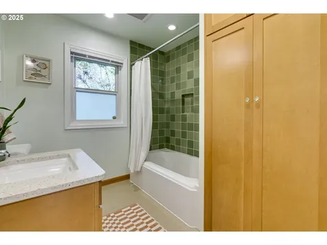 1025 SW Coronado Street Portland OR 97219