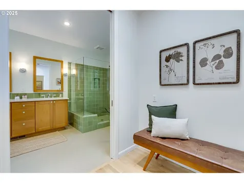 1025 SW Coronado Street Portland OR 97219