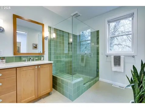 1025 SW Coronado Street Portland OR 97219