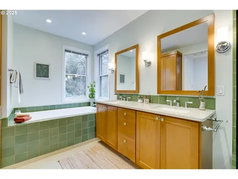 1025 SW Coronado Street Portland OR 97219