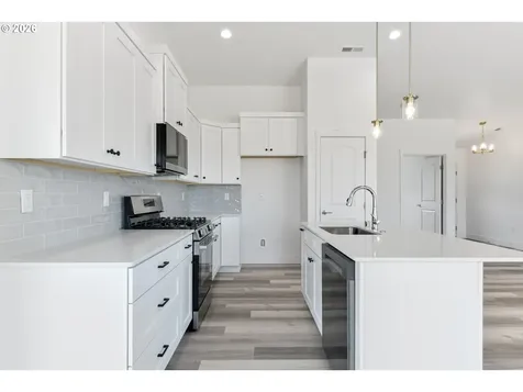 227 SW Goldfinch Lane Boardman OR 97818