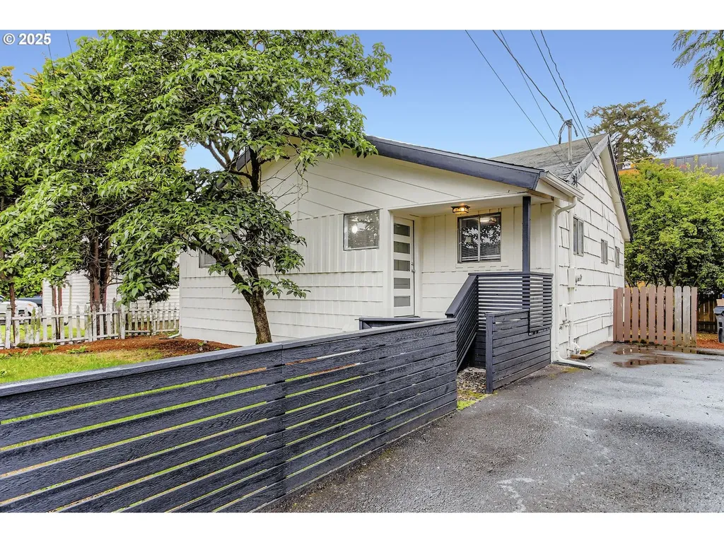 4214 NE Highland Court Portland OR 97218
