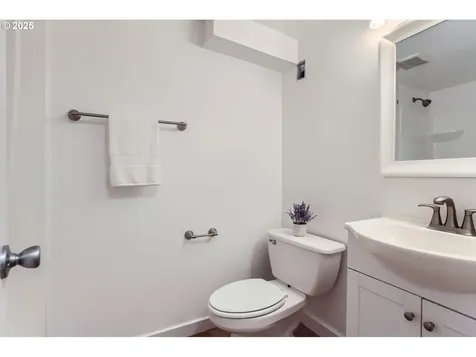 4214 NE Highland Court Portland OR 97218