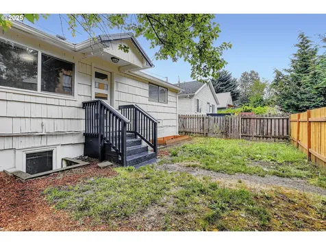 4214 NE Highland Court Portland OR 97218