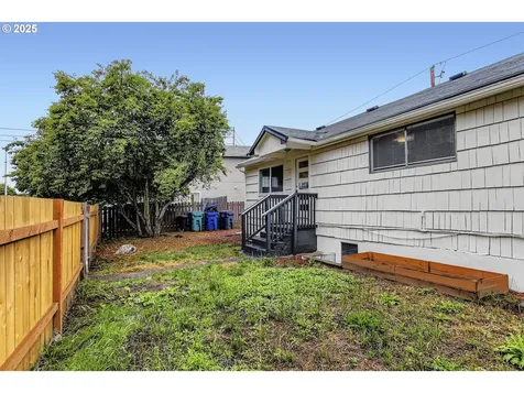 4214 NE Highland Court Portland OR 97218