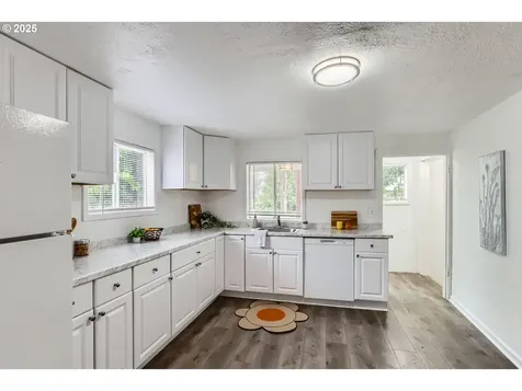 4214 NE Highland Court Portland OR 97218
