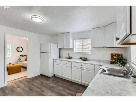 4214 NE Highland Court Portland OR 97218