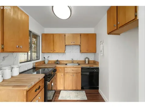 4105 SE 76th Avenue Portland OR 97206