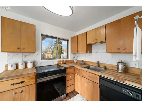 4105 SE 76th Avenue Portland OR 97206