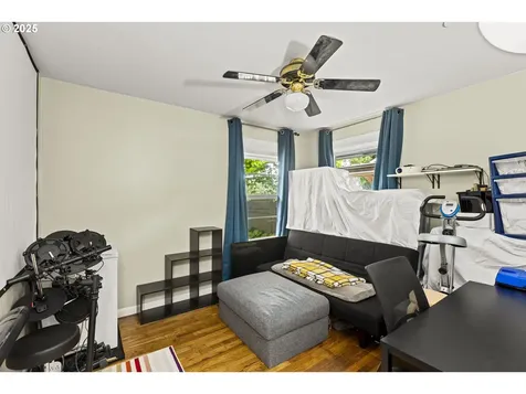9746 SE Woodstock Boulevard Portland OR 97266