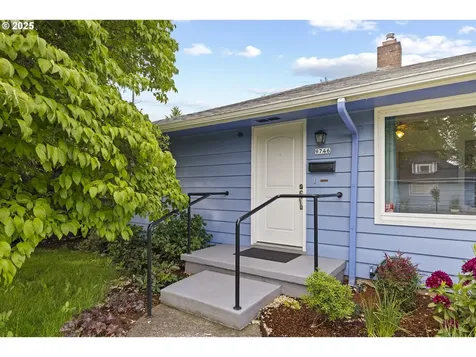 9746 SE Woodstock Boulevard Portland OR 97266