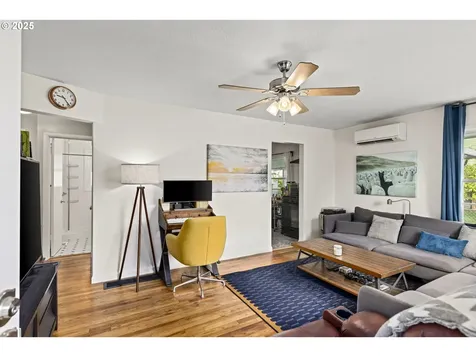 9746 SE Woodstock Boulevard Portland OR 97266