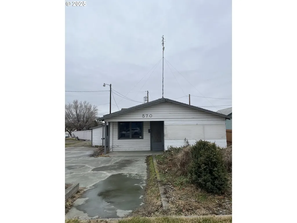 570 E Gladys Avenue Hermiston OR 97838