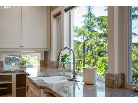2708 NW Bullfinch Place Portland OR 97229