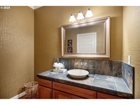 2708 NW Bullfinch Place Portland OR 97229