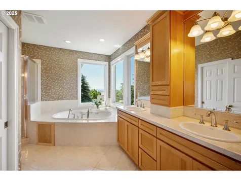 2708 NW Bullfinch Place Portland OR 97229