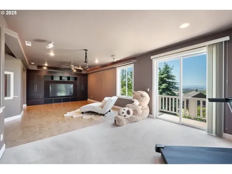 2708 NW Bullfinch Place Portland OR 97229