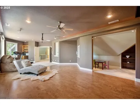 2708 NW Bullfinch Place Portland OR 97229