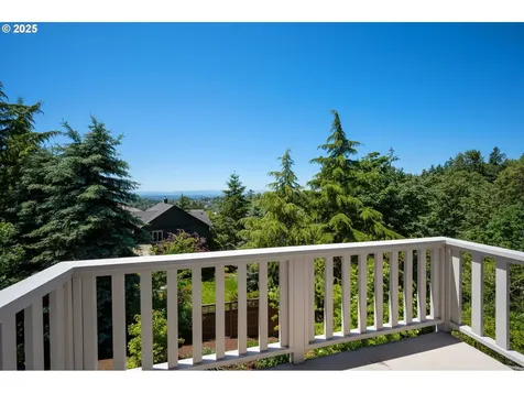 2708 NW Bullfinch Place Portland OR 97229