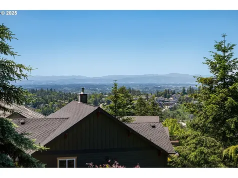 2708 NW Bullfinch Place Portland OR 97229