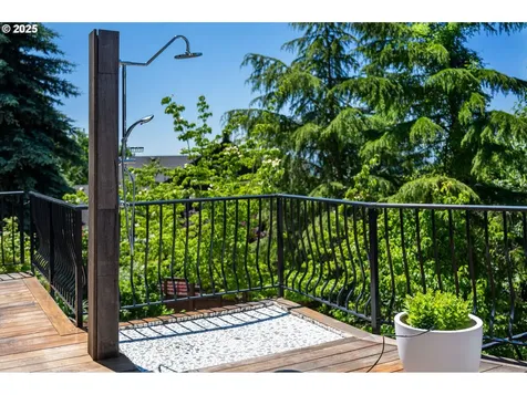 2708 NW Bullfinch Place Portland OR 97229
