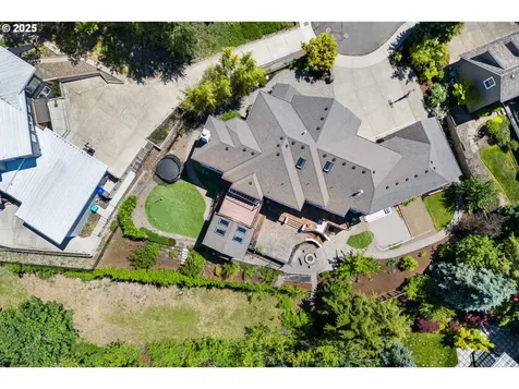 2708 NW Bullfinch Place Portland OR 97229