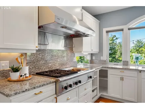 2708 NW Bullfinch Place Portland OR 97229