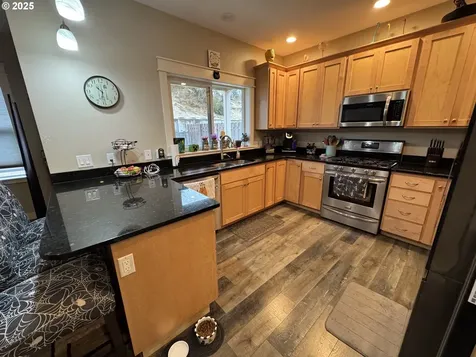 2317 Laura Lane North Bend OR 97459