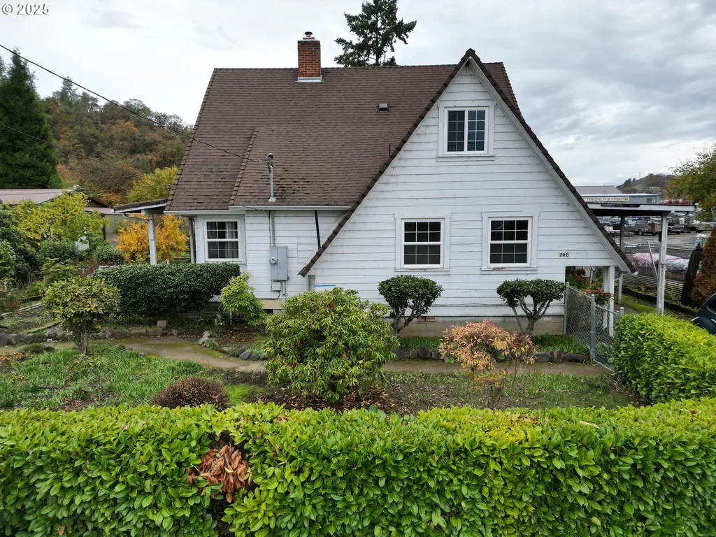 202 NE Fulton Street Roseburg OR 97470