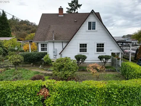 202 NE Fulton Street Roseburg OR 97470