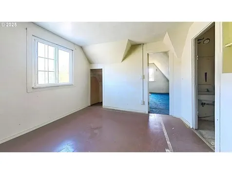 202 NE Fulton Street Roseburg OR 97470