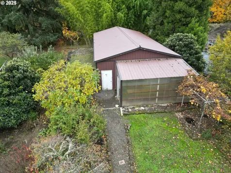 202 NE Fulton Street Roseburg OR 97470