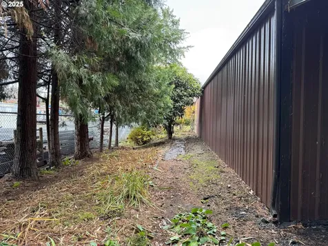 202 NE Fulton Street Roseburg OR 97470