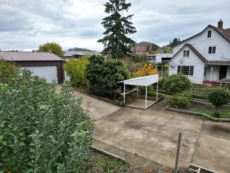 202 NE Fulton Street Roseburg OR 97470