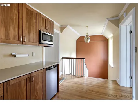 1975 SW Edgewood Road Portland OR 97201