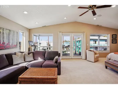 1741 N Jantzen Avenue Portland OR 97217
