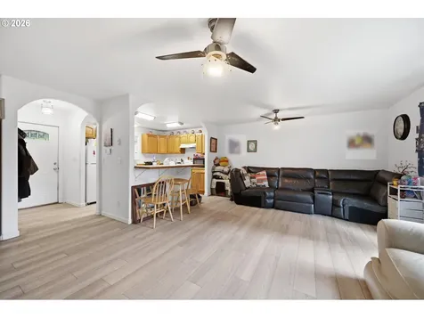 783 W Main Street Sheridan OR 97378