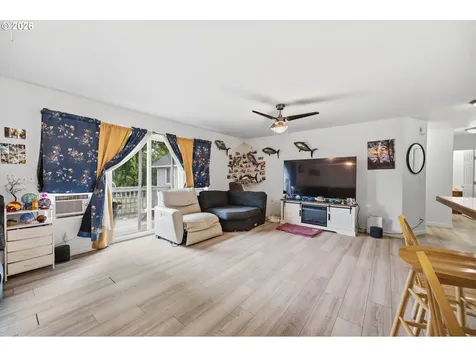 783 W Main Street Sheridan OR 97378