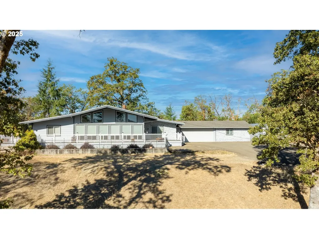 237 Country Lane Roseburg OR 97471