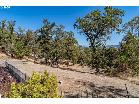 237 Country Lane Roseburg OR 97471